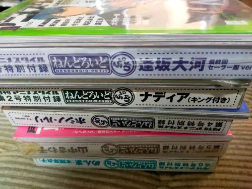 
这次淘到的龙与虎周边太惊喜了！逢坂大河的粘土人和PSP游戏盒都保存得特别好，品相和描述完全一致，连盒子边角都没有明显磨损。卖家打包得也很用心，防震措施做得很足，收到的时候一点磕碰都没有，太安心了！是一次非常愉快的日淘收藏体验，强烈推荐！
