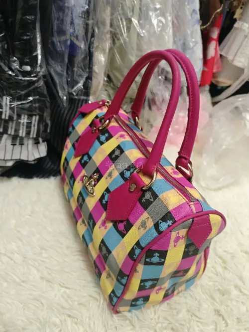第一次用挖煤姬买包，购物体验不错，用的竹蜻蜓物流很便宜，到货也快，很喜欢的两个西太后包，比国内便宜很多，国内很少有这种款式。
