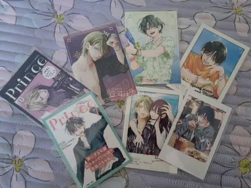 挖煤姬完美下车
切了点小卡和漫画书
很喜欢樱花妹这种用信封包装卡的方式 里面夹个硬纸板 简单好拆又不伤卡！！