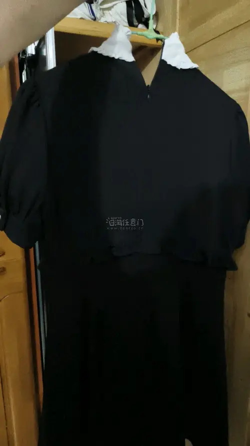 这次赶上了zozotown打折所以美美拿下一条裙子，页面非常简洁下单容易，下单时也能看到订单明细。寄过来的时候包装完好原店家发过来的物流箱也保护的很好，好用爱用以后还要用这个任意门