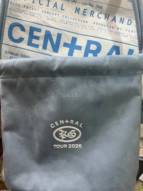 通过挖煤姬买到了喜欢的乐队周边，太高兴了！之前在场贩排了很久都没有排到，随即在挖煤姬上买了，运送速度也很快！之后也会在挖煤姬上购买～(●°u°●)​ 
