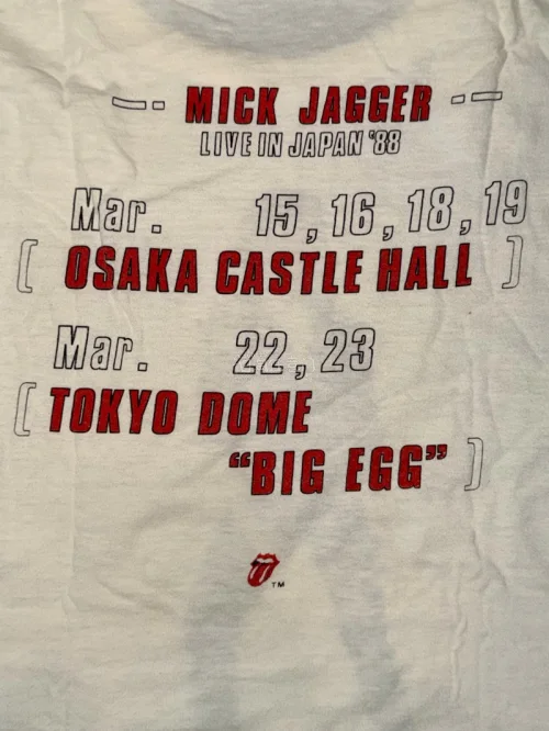 mick jagger单飞后跑到日本开巡演的时候的周边tee，排版非常之喜欢，标志性站姿，稍微有点泛黄，问题不大