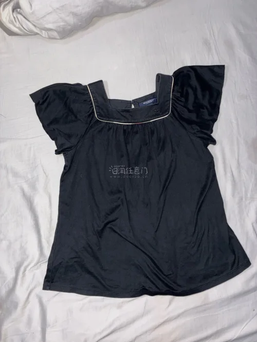 有是一期中古美美衣分享！！！强烈推荐挖煤姬海淘衣服！操作简单易上手，代拍稳定，能挖到不少绝版日单服饰。包裹加固到位，衣物完好无损，没有受潮异味。全程物流可追踪，到货时效稳定，费用一目了然没有隐形收费。实物成色和卖家描述相符，做工质感在线，轻松实现海淘自由，已经安利给...