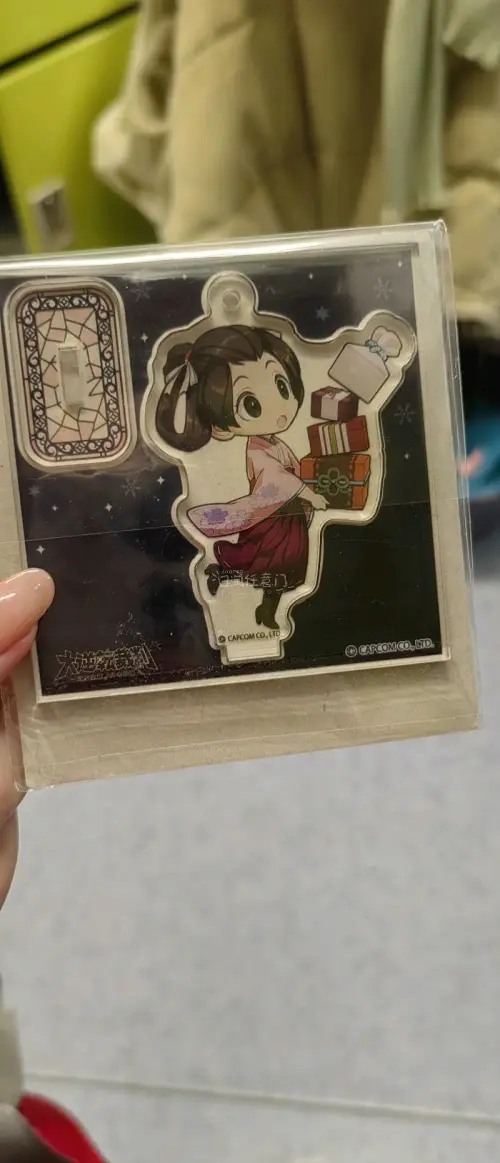 第一次在这个软件上海淘亚克力立牌，本来很担心这种材质容易刮花或者断裂，结果收到货彻底放心了！外箱硬朗，内部用独立防震袋+硬纸板固定，立牌表面还贴着原厂保护膜，拆开后没有任何划痕或白痕，图案清晰透亮。能这么完好寄过来，真的很考验打包水平