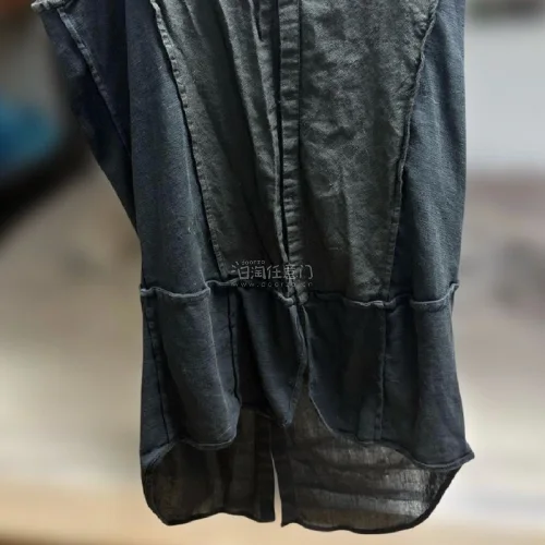 完美的一天从收到漂亮的衣服开始，包装有点过大了，其实里面小小一袋的衣服很轻，打开包装衣服叠的整整齐齐