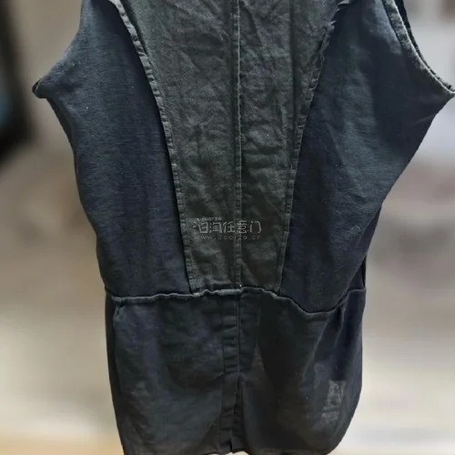 完美的一天从收到漂亮的衣服开始，包装有点过大了，其实里面小小一袋的衣服很轻，打开包装衣服叠的整整齐齐