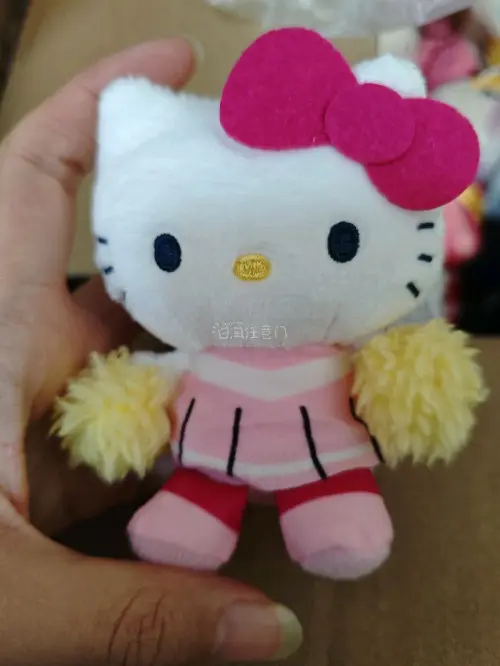 入手了很多Hello Kitty毛绒挂件，全程购物体验超舒心！平台自带完整中文翻译，日语小白也能轻松检索下单，平台免费合单打包特别扎实，多层气泡膜包裹牢牢防护，物流线路时效稳定，全程物流节点可实时查看，资费透明没有隐形扣费。终于集齐多款心仪Kitty挂饰，自留挂包、...