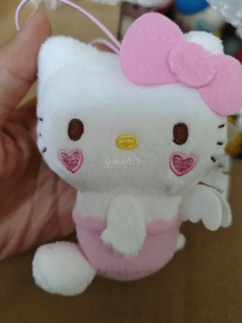 入手了很多Hello Kitty毛绒挂件，全程购物体验超舒心！平台自带完整中文翻译，日语小白也能轻松检索下单，平台免费合单打包特别扎实，多层气泡膜包裹牢牢防护，物流线路时效稳定，全程物流节点可实时查看，资费透明没有隐形扣费。终于集齐多款心仪Kitty挂饰，自留挂包、...
