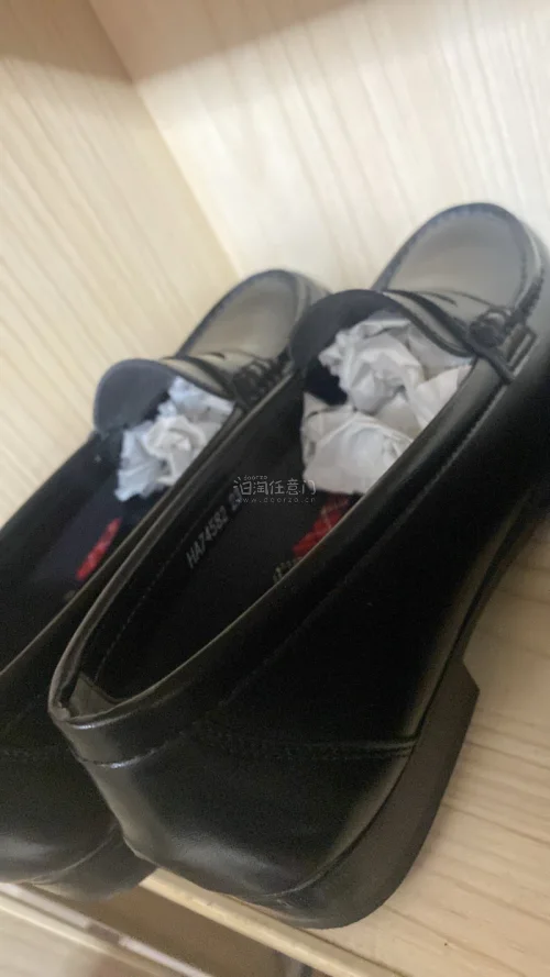 刚刚用这个软件还忐忑不安 第一次买下非常之顺利 卖家也发货很快 迅速入库后 就选择邮寄方式啦 纠结了还久 有选择便宜的快递 攻略也有做～ 运输的特别好 包装也没有什么破坏 很安全！！拿到和描述的一样～非常感谢！会继续使用的 现在已经购买了好多 期待～^ω^