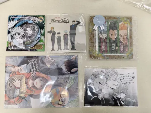 顺利收到了，切的一个吧唧和一些纸片，因为东西少，打包塞了个很大的泡沫袋填充，拆开东西都状态不错！
包裹走竹蜻蜓运输时效还可以，算是比较满意的一次了