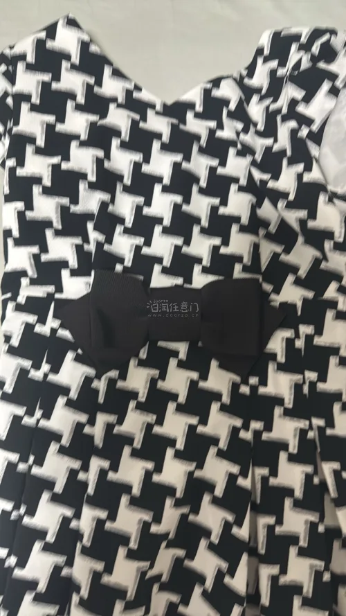 第三条挖煤姬来的小裙子啦，又是全网基本找不到同款的小裙子，实在是很好看，质感好好，橙色也是新新的，非常喜欢