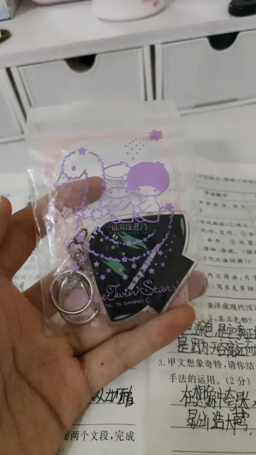 这个在日本常见吗，挺萌的，中国市场没有呢。这个官方那边有卖吗，还是说工厂自做的啊。特别喜欢，卖家超级用心，给弄了个三丽鸥特别萌的小袋子