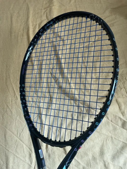 之有一丁点小的摩擦，完全没有损伤，物流也很快，包装完好，走竹蜻蜓还可以自动清关，非常省心，就是为啥有的球拍可以走竹蜻蜓有的不能呢？