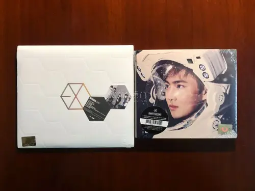 继续我的Kpop之旅~这次展示的是EXO的两张古早专辑，EXO-K版《Mama》和冬专《Sing For You》的俊勉韩版单封，依然通过挖煤姬平台购自闪电市场，还是全新未拆的，朕很满意~两张专辑都是极具EXO音乐特色的经典之作，质量之高无需多言~

再夸夸挖煤姬韩...