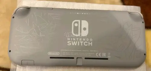 入手一台全新的switchlite剑盾限定，19年的产物，现在全新的越来越少了，非常难得，价格也很美丽，到手加上税费运费也比国内低不少 开心开心