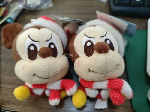 入手了多款迪士尼中古毛绒挂件，全程购物体验超舒心！一次性买70个，比咸鱼便宜很多，一直在收集中古迪士尼娃娃，物流也很快