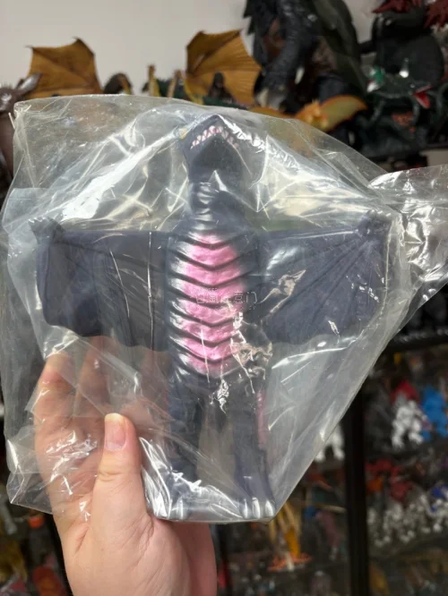 这是Marmit世纪大怪兽系列的加奥斯软胶，包装手绘复古味浓，软胶质感细腻，细节还原到位，是收藏党青睐的复古特摄周边。