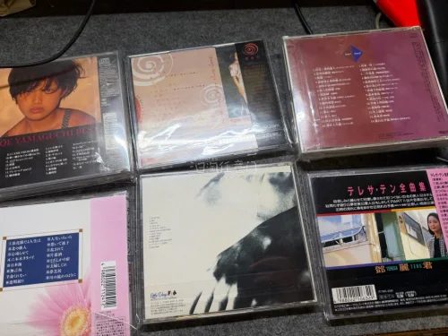 先后在骏河屋、Bookoff、雅虎拍卖入手心仪CD，三家各有特色：
Bookoff平价碟选择超多，日常补专很划算；骏河屋品相标注细致，入手不踩雷；雅虎拍卖常能蹲到稀有限定款。
三个月使用下来，碟片品相、包装都没毛病，实体收藏党可以放心冲。

#海淘唱片 #中古CD分...
