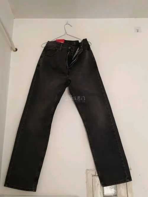 第二次回购了，真的超级满意，是正品，一上身就懂了，实在太帅了，以后还会回购的，十分感谢卖家，祝您天天开心