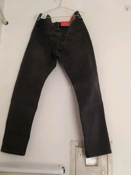 第二次回购了，真的超级满意，是正品，一上身就懂了，实在太帅了，以后还会回购的，十分感谢卖家，祝您天天开心