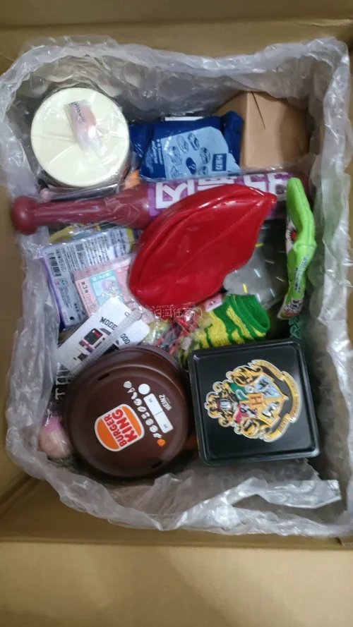 第一次买这种杂物箱，果然是什么都有，乱七八糟什么都有，偶尔也能翻出些热门ip，拆盲盒的感觉很爽啊，下次还买