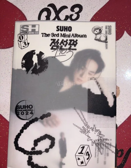 真的是非常棒的一次购物体验?！想要了很久的专辑不仅价格实惠而且打包的也很严实，安全到家?。物流有专线，运费平摊下来也很优惠?。专辑和下垫板打开就是一张装帅脸，真的让人心旷神怡?！！！