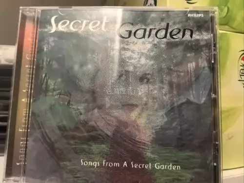 神秘园的歌曲一直很喜欢，小的时候就想拥有可是没条件。现在有条件了又买不到了。发现这个平台可以在日本买东西，非常喜欢而且很快海运20多天就到了？包装那是一个结实。非常满意。