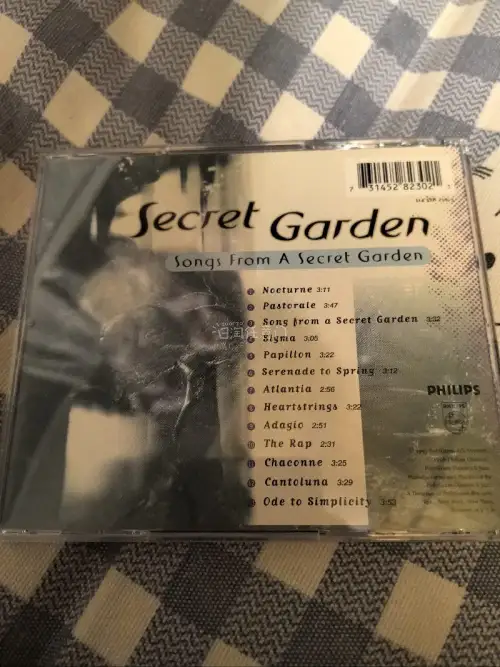 神秘园的歌曲一直很喜欢，小的时候就想拥有可是没条件。现在有条件了又买不到了。发现这个平台可以在日本买东西，非常喜欢而且很快海运20多天就到了？包装那是一个结实。非常满意。