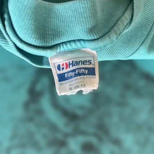 两件女码tee，成色不错，曾经的迪士尼影视动物训练基地tee和一件宠物Ringer tee，非常喜欢。