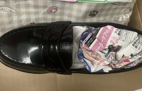 看了很久最終選擇了Haruta4505本來是在其他二手平台看的順便再看下挖煤姬來著但是一刷都是好價看得我當時直接就切下了，比在國內二手平台便宜好多，到手裡一看狀態還特別好。以及這個mintneko耳釘也是，國內找不到結果在挖煤姬上一下子就看到，來來回回切了兩個，快遞...