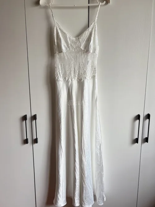 第一次尝试海淘，网购了件vintage的衣服，衣服保存的很好，与商品详情页描述一致，操作也很简单便捷，新手也能很快上手，首次海淘安全下车～