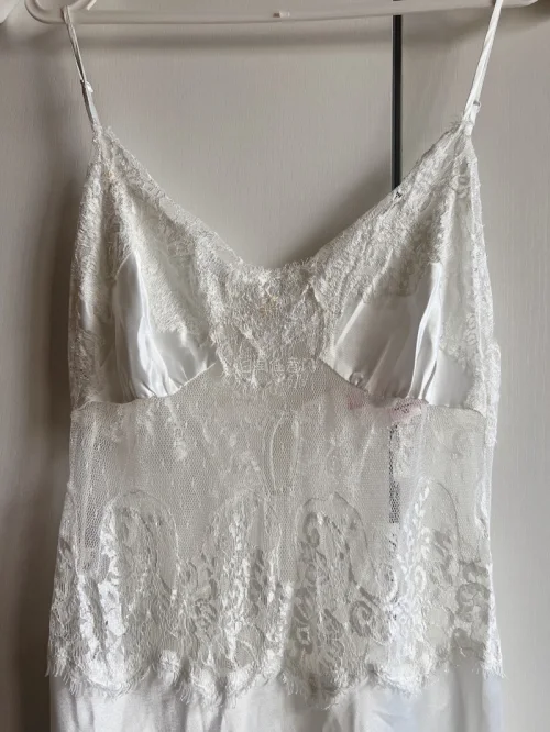 第一次尝试海淘，网购了件vintage的衣服，衣服保存的很好，与商品详情页描述一致，操作也很简单便捷，新手也能很快上手，首次海淘安全下车～