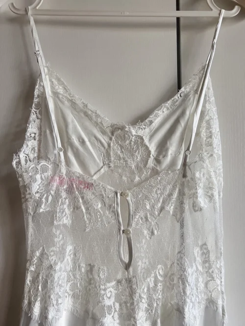 第一次尝试海淘，网购了件vintage的衣服，衣服保存的很好，与商品详情页描述一致，操作也很简单便捷，新手也能很快上手，首次海淘安全下车～
