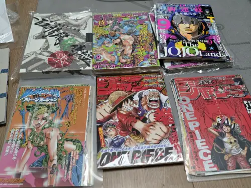 买到了超级有时代感的漫画彩页，对比之下更是明显。好久没购买喜欢的漫画周边了，19年20年的时候就在用任意门，体验一直都很好，所以这次依旧还是选择用任意门切煤。双向翻译功能非常方便，代拍速度更快了，咨询和合单体验也非常不错，寄ems一周就到手了，非常开心