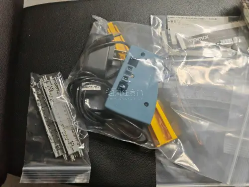 对于刚踏入N比例铁道模型世界的爱好者来说，Tomix的入门轨道套装是最合适的第一选择。这套套装把新手需要的基础配件全部整合完成，不需要玩家再零散挑选配件，开箱就能直接开始搭建属于自己的微型铁道世界。
Tomix作为N比例模型领域的成熟品牌，轨道的精度和咬合度都经过市...