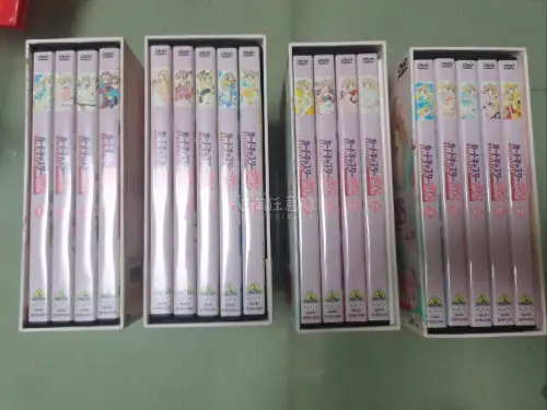 
心心念念的百变小樱DVD顺利海淘到手，包装裹满泡沫，全程无磕碰。碟片品相极佳，盘面干净无划痕，原画色彩细腻，原声音质清晰，完整收录正片与剧场版。物流时效稳定，物流轨迹实时可查，操作简单省心。童年经典实体收藏质感拉满，随时重温不用依赖网络，同好放心入手，这次海淘体验...