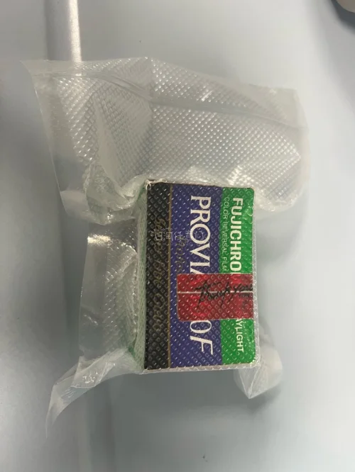 挖煤姬最近连着买了好几单富士反转片，RDPIII和RVP100都收了。RDPIII特别细腻，RVP100是纯正风光卷，适合拍自然风景。
价格方面现在胶卷涨得离谱。135规格的RDP3要290一卷，挖煤姬上蹲日本卖家的价格实在很多，算上汇率和运费也比国内直接买划算，整...