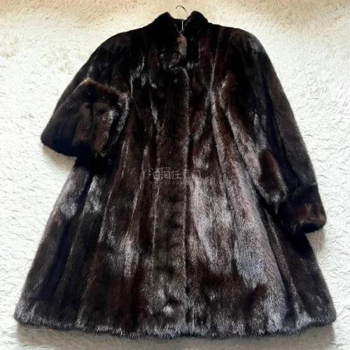 这件衣服真的很好。商家也很好。毛针很短。底绒很厚实。 很好长度得有个90左右。袖子的长度也够。 尺码标的很准确。