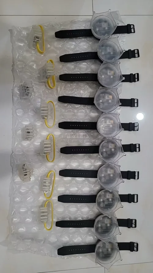 这次入手的权志龙周边整体超出预期，手灯做工精致，包装防护到位没有磕碰，海报印刷清晰色彩饱满，细节还原度很高。商家发货速度快，打包严实，周边品相完好无折损，购物体验十分舒心，是一次很满意的收藏类商品采购，值得同好入手。