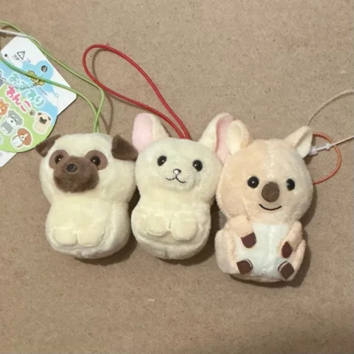 来记录6月日淘收获！专门蹲了豆袋系列挂件，小猫喝茶、海绵宝宝全部集齐，中古品相超出预期，吊牌完整无磨损。
夸爆挖煤姬的服务：煤炉商品一键代切，日文详情自动翻译，小白也能看懂成色；多卖家订单免费合单，省一大笔运费，仓库会给毛绒单独裹气泡膜，完全不怕挤压。走竹蜻蜓专线时...
