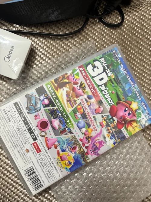 卡带可以说很新了。不过我自己晕3d玩起来有点吃力。这次也是凑单合箱，很不错的购物体验。小东西控制好价格，还是很不错的。