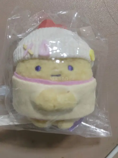 在挖煤姬切了一些角落生物，太萌了太萌了，这次用了积分补贴的ems，速度特别快，包装特别安全，算下特别划算