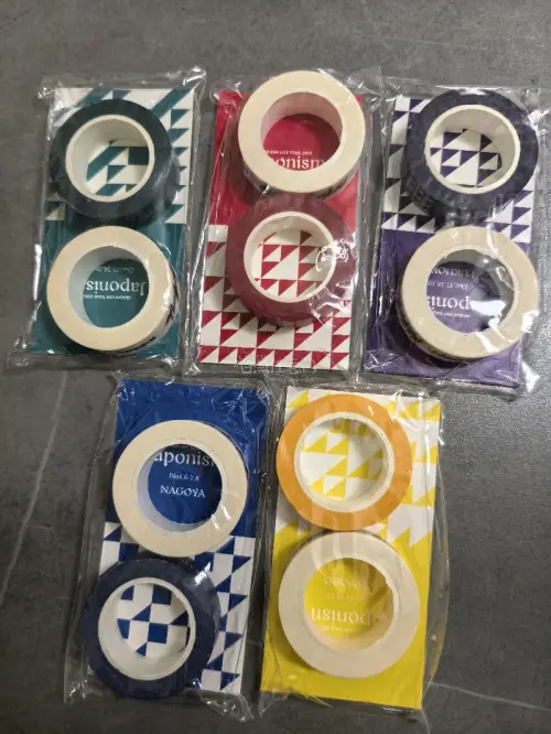 已经是第十箱的挖煤姬了，用了免手续费劵特别好价，发货用的ems速度非常快，这次买的是岚的演唱会周边胶带，保存的很完好