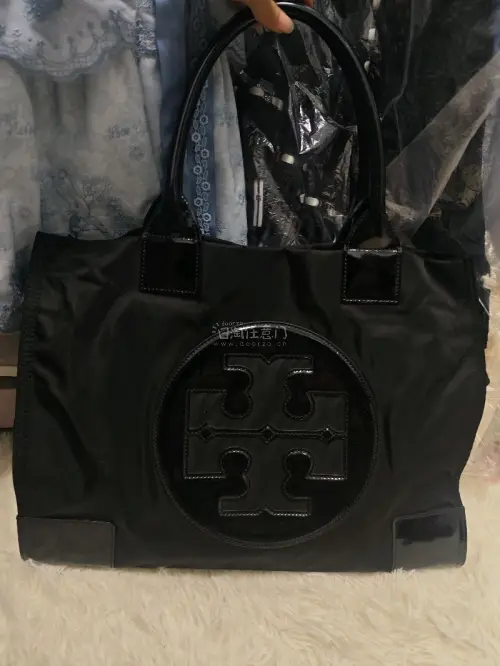 这次在平台雅虎日拍淘了三只心仪中古包包，整体购物体验超满意！两只V西太后和一只Tory Burch黑色托特简约百搭，日常通勤巨能装。平台下单流程清晰，入库称重透明，优惠券抵扣后性价比拉满，国际运费差价一目了然，支付宝支付操作简单省心。日本直发物流稳定，包裹防护到位，...