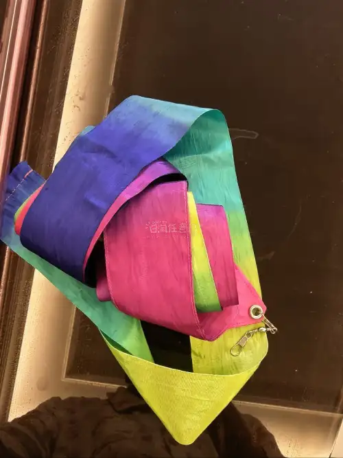 哇，第一次自己切煤，简直太棒了，淘到了非常值得的东西，以前都是找代购，现在终于可以自己逛了，这个软件简直太好逛，邮寄的快递也很快