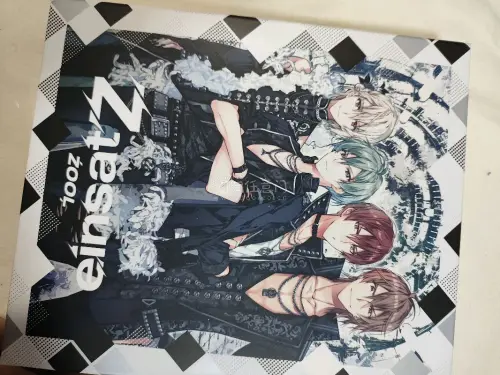 7周年明信片真是好看完了，还买了祖鲁一专，真好看啊……bow的cd，脱离噶的cd，都是我喜欢的歌，爽之爽之