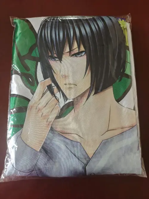 上半年在挖煤姬又淘了不少好谷，最满意的一单是《华ヤカ哉、我ガ一族》华丽一族限定周边，也是我今年日淘最有纪念意义的收藏，一次性收到游戏本体、角色抱枕毯还有装饰海报，全套品相完好，开箱直接幸福感拉满！
多次在挖煤姬蹲乙女古早限定周边，体验感满分！商品详情实拍图无隐瞒，卖...