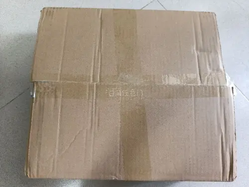 这次第一次切煤入手五条悟相关咒术周边，全程体验很不错，物流与包装都超出预期！收到货后，外部硬纸箱密封加固，内部每一件谷子都单独裹满加厚气泡膜分装。
 
这次入手了一些纸片类的谷子，杯垫、海报、书签，谷子到手后的状态都还不错，加上竹蜻蜓便宜的运费后，整体价格比国内现货...