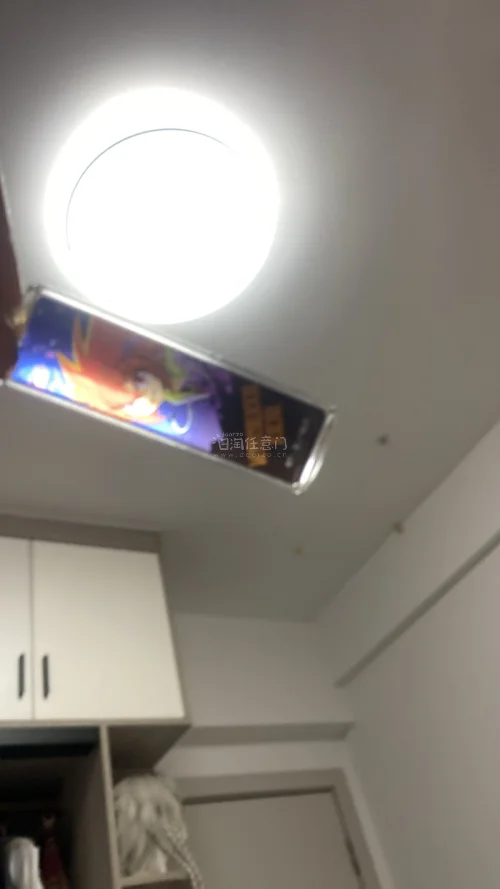 yhm发得很快我爱你 不过我收到的时候不小心划了一个痕迹我直接心脏喷血???但是这个光柱还是很貌美的 