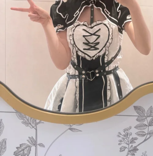 终于从挖煤姬的包裹里拆出心心念念的宝贝了！不得不说，在挖煤姬海淘真的太香了，流程丝滑，包装也超用心。这次买到了我特别喜欢的裙子开心